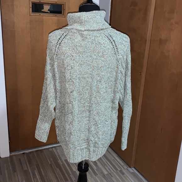Moon & Madison green speckled turtleneck sweater! - Picture 4 of 5